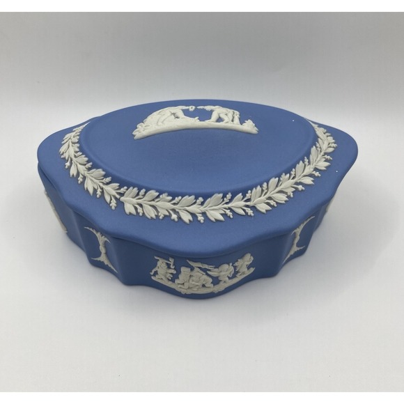 Wedgwood Jasperware Trinket Box With Lid Vintage Cherubs Cream On Blue - Picture 6 of 9